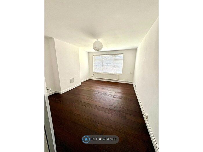 1 Bedroom Flat To Rent In Walpole Court, London, W14