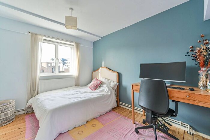 2 Bedroom Flat For Sale In Kilburn Gate, Kilburn, London, NW6