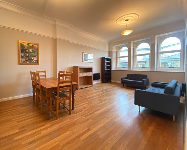 2 Bedroom Flat To Rent In Chepstow House, - Chepstow Street, Manchester, M1