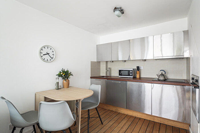 2 Bedroom Terraced House To Rent In Weymouth Terrace, Hackney, E2