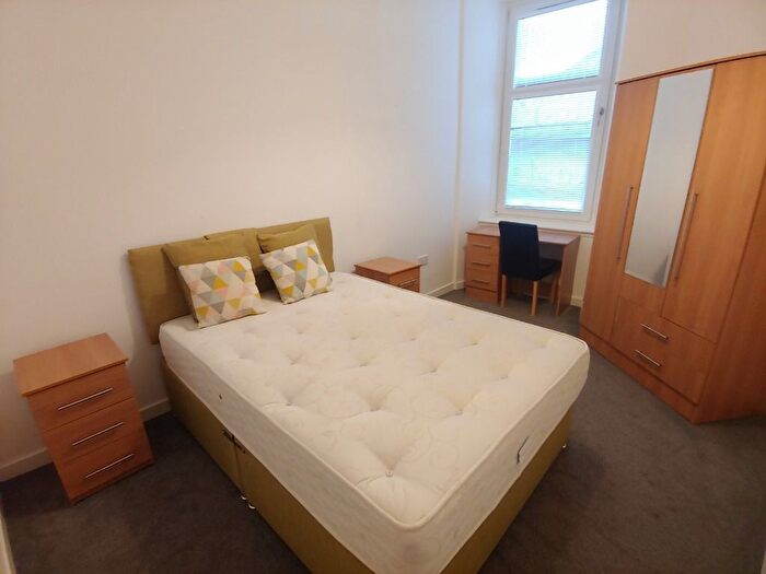 2 Bedroom Flat To Rent In Clarendon Place, St Georges Cross, Glasgow, G20