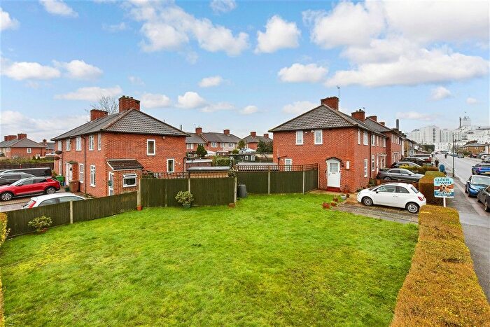 3 Bedroom End Terrace House For Sale In Thornton Road, Carshalton, Surrey, SM5