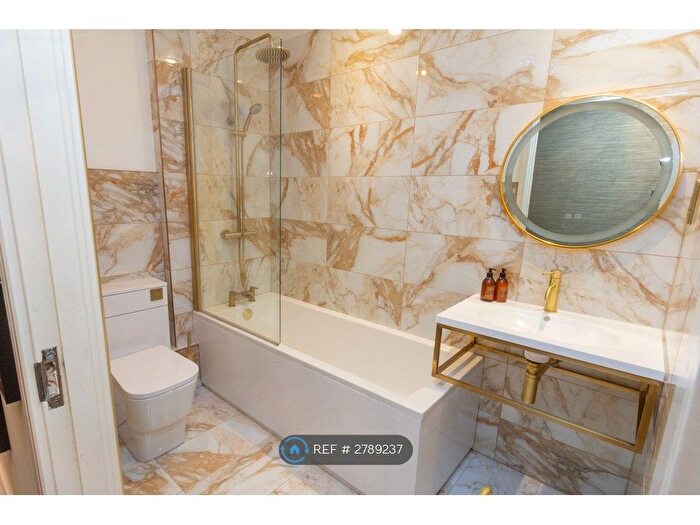 2 Bedroom Flat To Rent In Bush House, London, SE18