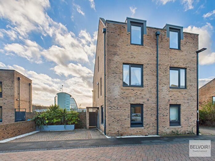 3 Bedroom Town House For Sale In Castle Croft Drive, Norfolk Park, Sheffield, S2