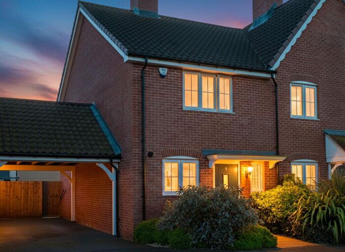 2 Bedroom Semi Detached House For Sale In Gowlett Mews, Rayleigh, SS6