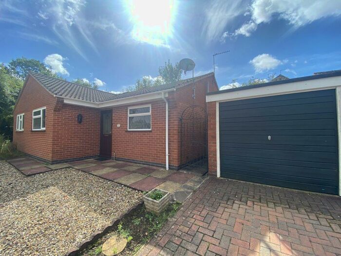 2 Bedroom Bungalow To Rent In Tiverton Close, Oadby, LE2