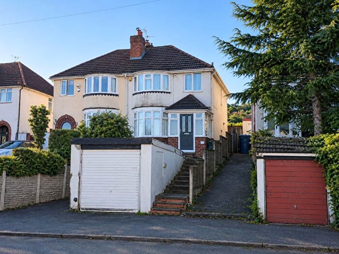 3 Bedroom Semi-Detached House For Sale In Lyde Green, Halesowen, B63
