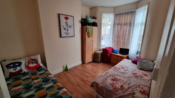 1 Bedroom Flat For Sale In Sherrard Road, London, E12