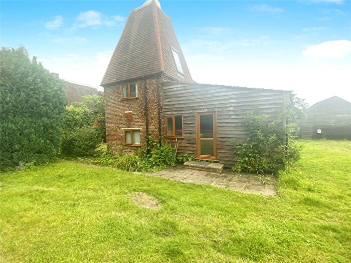 1 Bedroom Bungalow To Rent In Lower Road, East Farleigh, Maidstone, Kent, ME15