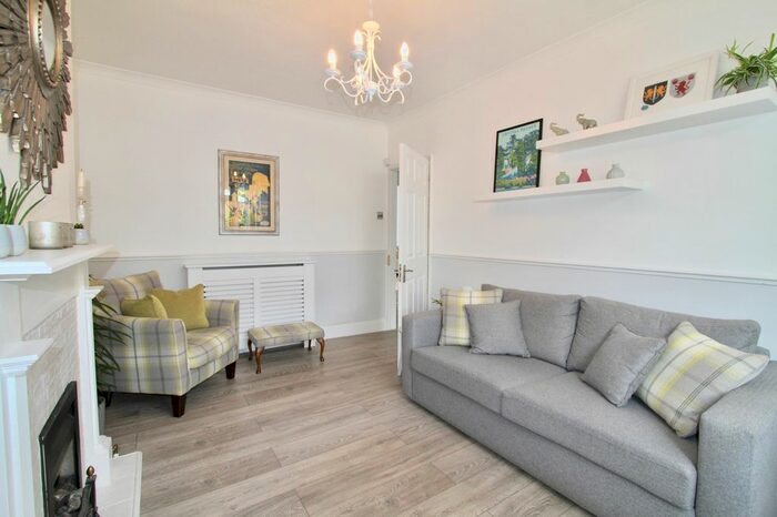 2 Bedroom Flat To Rent In Beaumont Road, London, SE19