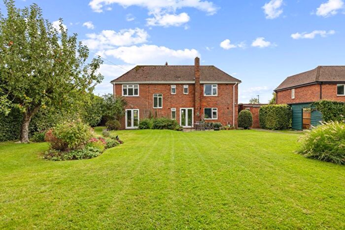4 Bedroom Detached House For Sale In Nettleton Avenue, Chichester, PO20
