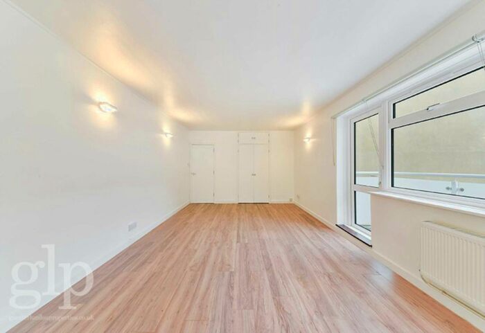 2 Bedroom Flat To Rent In Lamb`S Conduit Street, Bloomsbury, WC1N