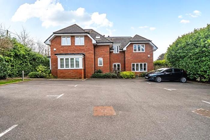 2 Bedroom Flat For Sale In Hivings Hill, Chesham, HP5
