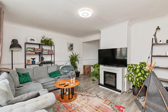 3 Bedroom Semi Detached House To Rent In Silbury Road, Bristol, BS3