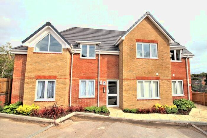 2 Bedroom Flat To Rent In Botley Road, Park Gate, Southampton, Hampshire SO31