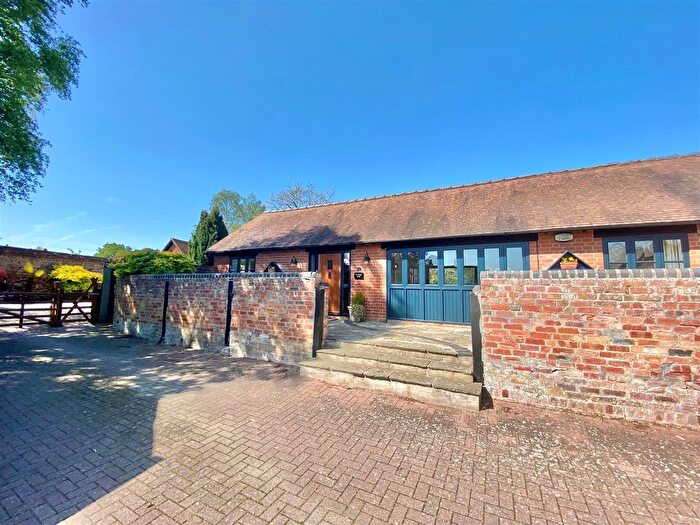 3 Bedroom Barn Conversion For Sale In Tewkesbury Road, Longford, GL2
