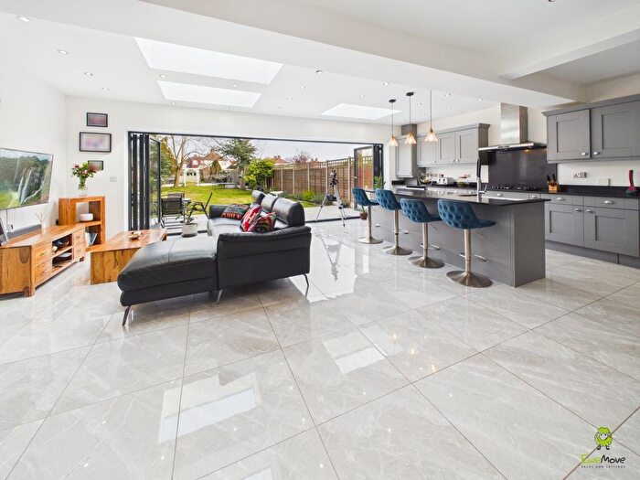 4 Bedroom Semi-detached House For Sale In Long Lane, Bexleyheath, DA7