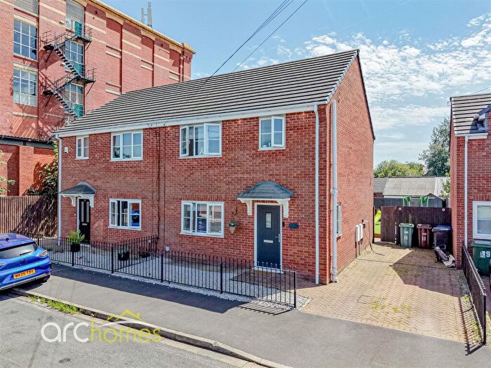 3 Bedroom Semi Detached House For Sale In Hazel Road, Atherton, Manchester, M46