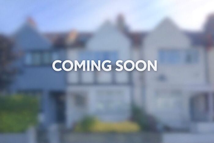 2 Bedroom Flat To Rent In Gassiot Road, London, SW17