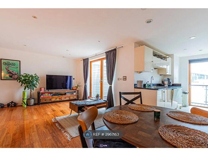 1 Bedroom Flat To Rent In Barry Lane, Cardiff, CF10