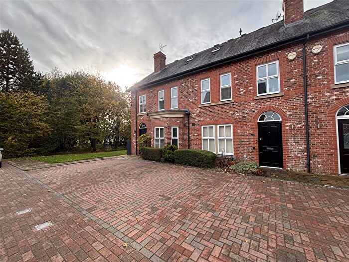 3 Bedroom Town House For Sale In Russet Way, Alderley Edge, SK9