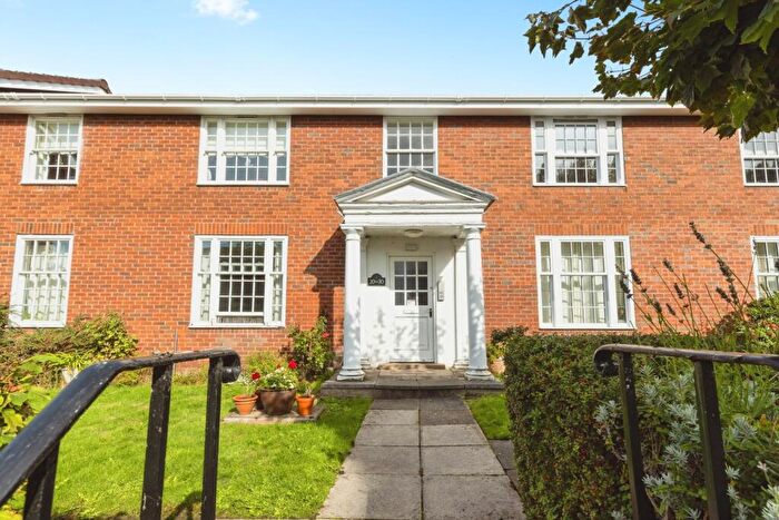 2 Bedroom Flat For Sale In Browns Lane, Handbridge, Chester, Cheshire, CH4