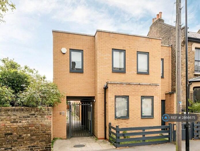 2 Bedroom Semi Detached House To Rent In Manbey Mews, London, E15