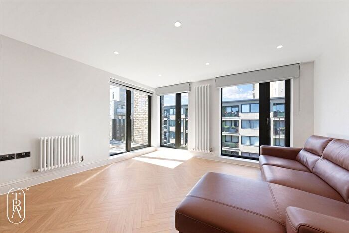 2 Bedroom Flat To Rent In Pier Street, London, E14
