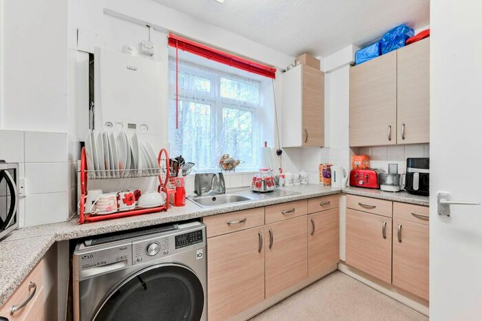 3 Bedroom Flat To Rent In Cluse Court, Angel, London, N1