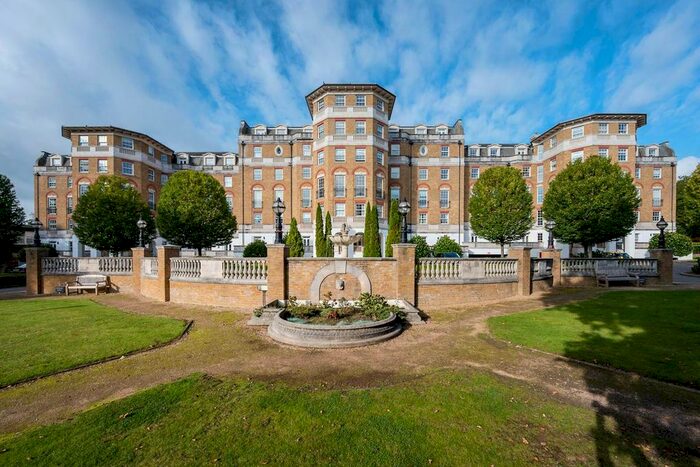 3 Bedroom Flat To Rent In Chapman Square, Wimbledon Common, London, SW19