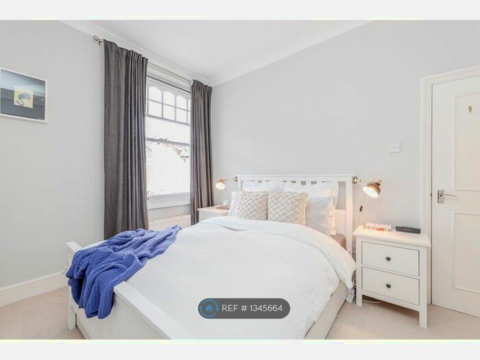 2 Bedroom Flat To Rent In Terrapin Road, London, SW17