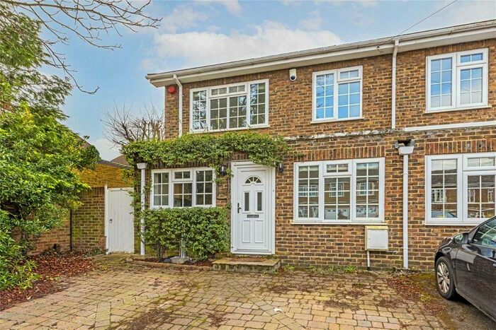 4 Bedroom Terraced House To Rent In Dresden Way, Weybridge, KT13
