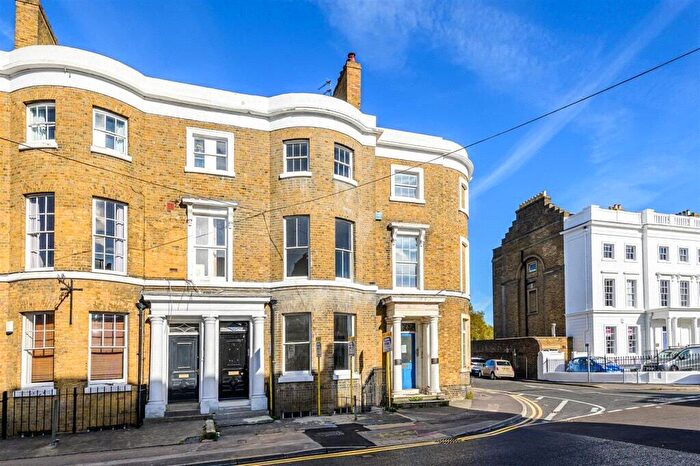 1 Bedroom Flat For Sale In Clarendon Place, King Street, Maidstone, Kent, ME14