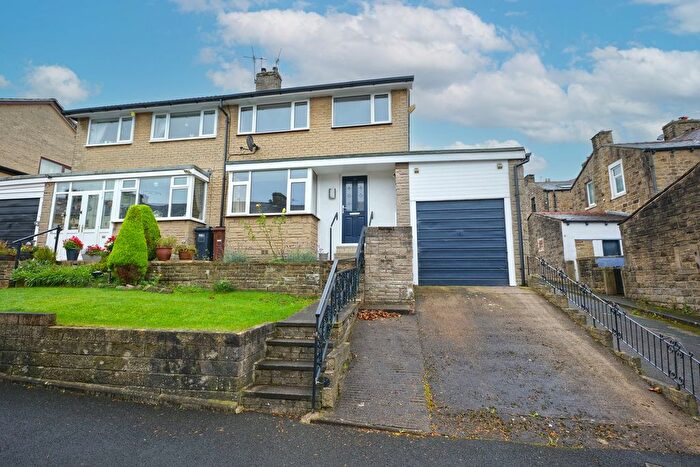 3 Bedroom Semi-Detached House For Sale In York Street, Barnoldswick, BB18