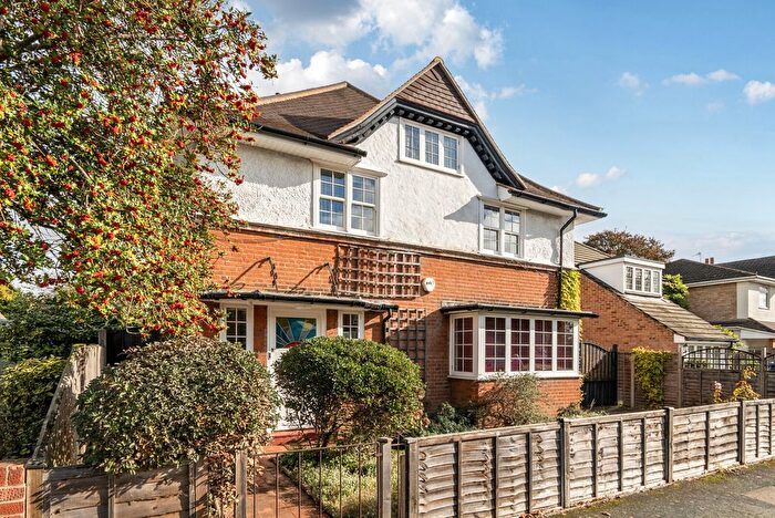 4 Bedroom Detached House To Rent In Esher Avenue, Walton-On-Thames, KT12