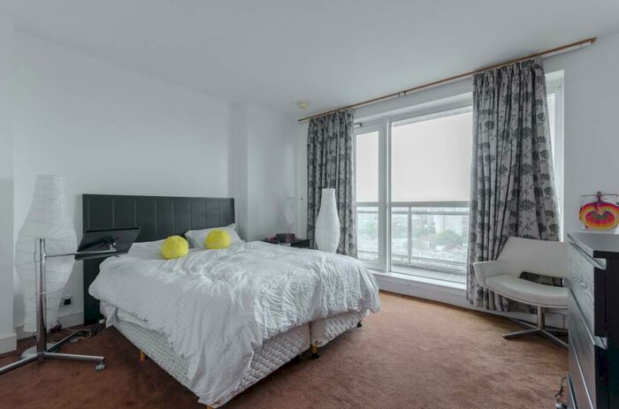 2 Bedroom Flat To Rent In Eaton House, Westferry Circus, Canary Wharf, London, E14