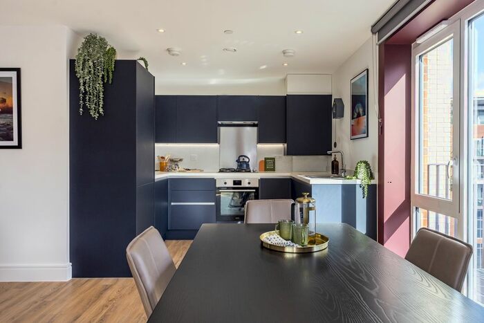 2 Bedroom Flat To Rent In Desborough Road, High Wycombe, HP11