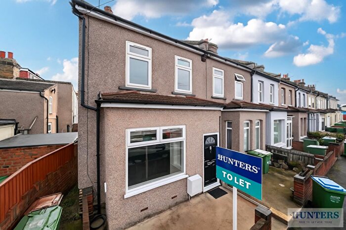 2 Bedroom End Of Terrace House To Rent In St. Pauls Road, Erith, DA8