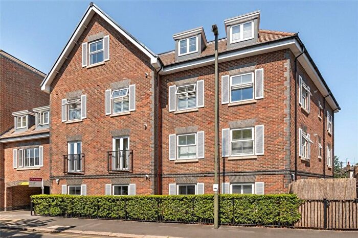 2 Bedroom Apartment To Rent In Walton-on-Thames, Surrey, KT12