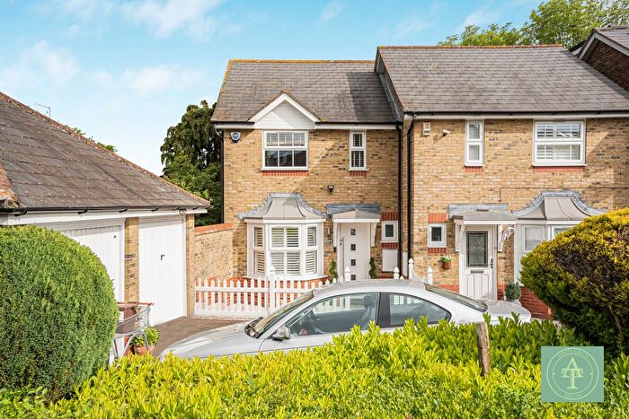 2 Bedroom Semi-Detached House For Sale In Laidlaw Drive, Winchmore Hill, London, N21