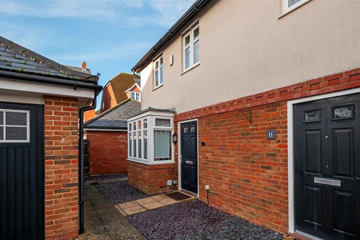 3 Bedroom Semi Detached House To Rent In Newman Road, Horley, Surrey, RH6