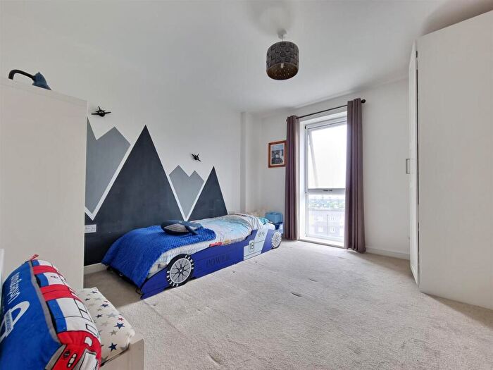 2 Bedroom Flat To Rent In Handley Page Road, Barking, IG11