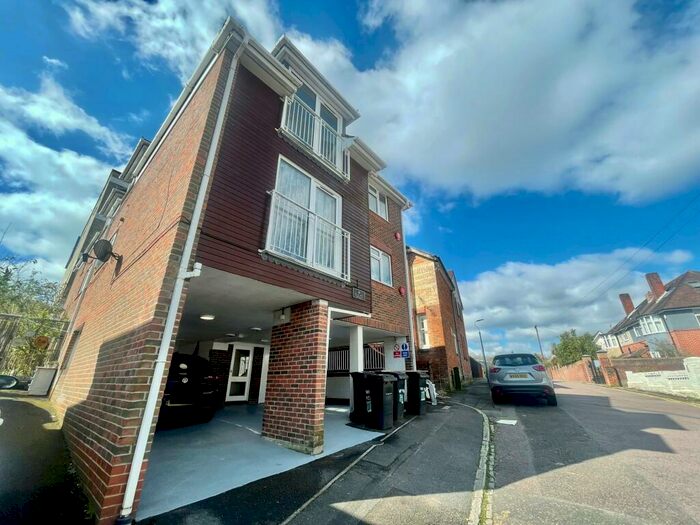 2 Bedroom Apartment To Rent In Wharfdale Road, Westbourne, BH4