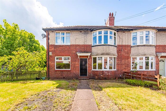2 Bedroom Flat To Rent In Wych Elm Crescent, Newcastle Upon Tyne, NE7