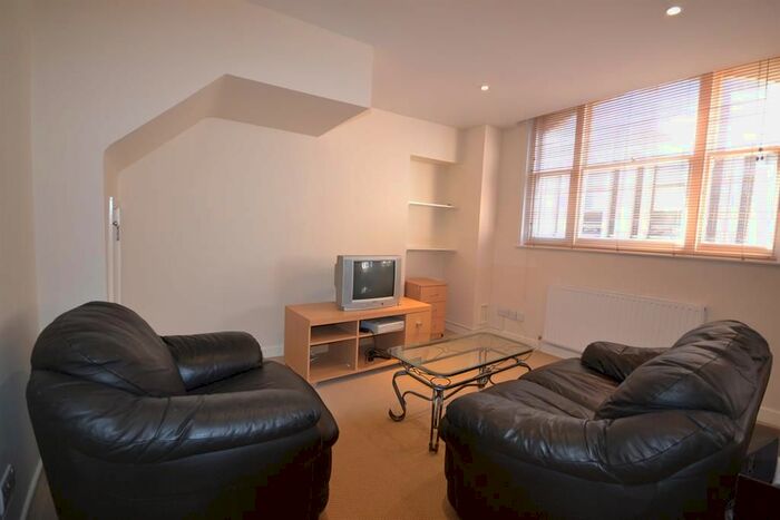 1 Bedroom Flat To Rent In High Street, Reading, Berkshire RG1