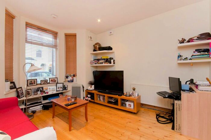 1 Bedroom Flat To Rent In Napier Road, Kensal Green, London, NW10