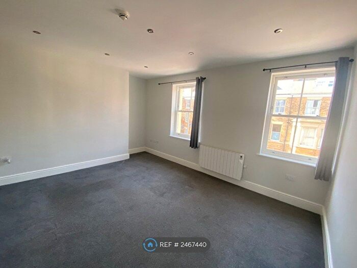 1 Bedroom Flat To Rent In Albemarle Crescent, Scarborough, YO11