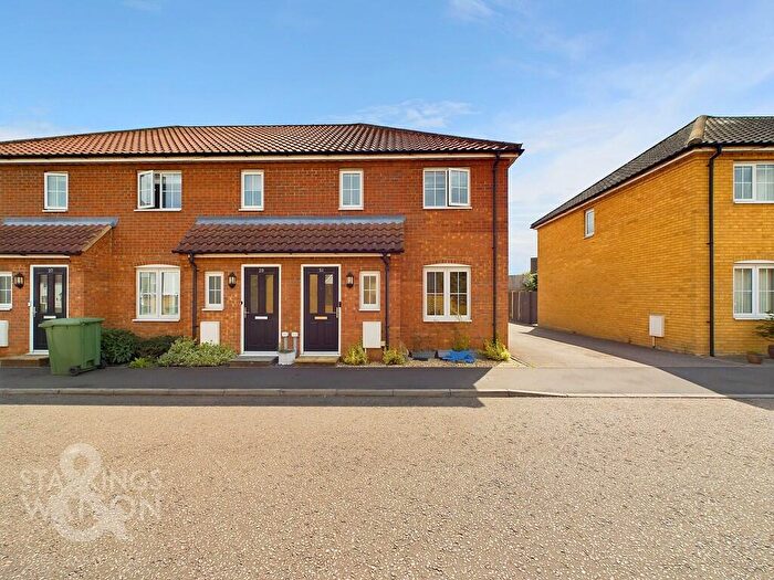 3 Bedroom End Of Terrace House For Sale In Robin Avenue, Harleston, IP20