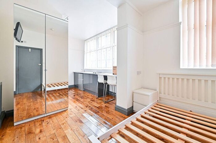 Studio To Rent In King Amp; Queen Street, Elephant And Castle, London, SE17