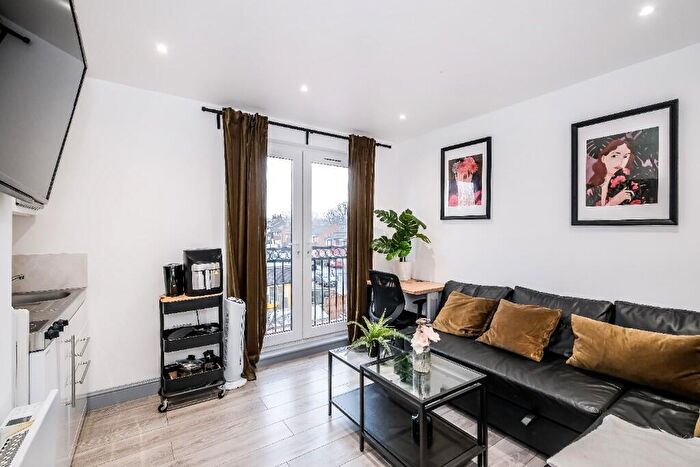 1 Bedroom Apartment To Rent In St. Barnabas Road, Woodford Green, Essex, IG8